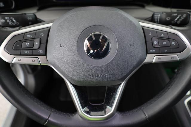 Volkswagen Golf Style VIII 1.5 TSI Style, LED-Plus, AHK, ACC, 1. Hand 