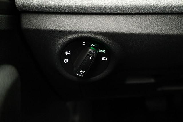 Skoda Kamiq Selection 1.0 TSI DSG Selection, Matrix, Kamera, Ladeboden, Winter, 16-Zoll 