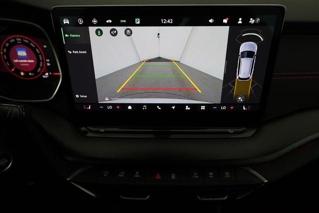 Skoda Octavia Combi 2.0 TSI 195 kW RS DSG, AHK, Navi, Matrix, Side, Winter, 5 J.-Garantie 