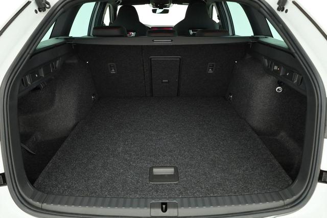 Skoda Octavia Combi 2.0 TSI 195 kW RS DSG, AHK, Navi, Matrix, Side, Winter, 5 J.-Garantie 