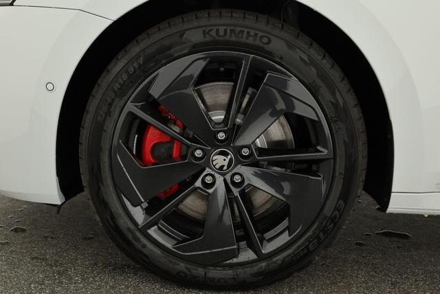 Skoda Octavia Combi 2.0 TSI 195 kW RS DSG, AHK, Navi, Matrix, Side, Winter, 5 J.-Garantie 