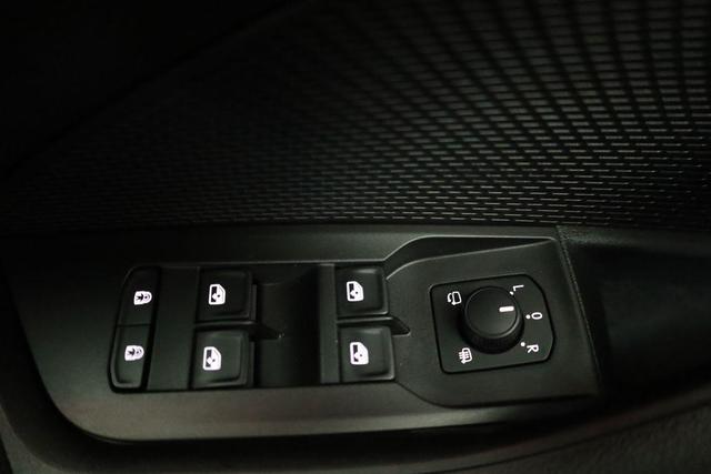 Skoda Octavia Combi 2.0 TSI 195 kW RS DSG, Pano, AHK, Navi, Matrix, Side, Winter, 5 J.-Garantie 