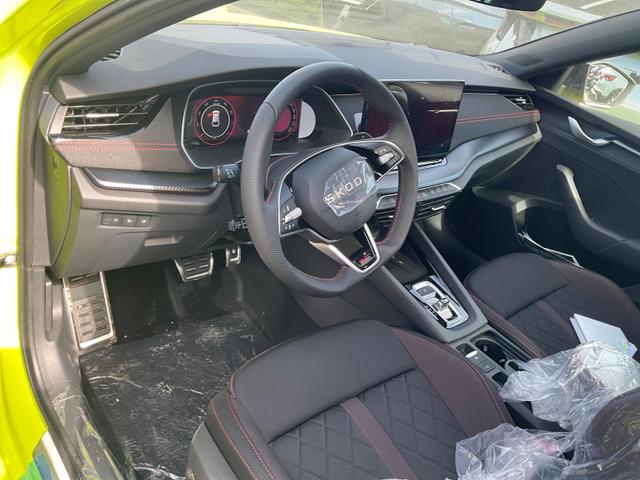 Skoda Octavia Combi - 2.0 TSI 195 kW RS DSG, Pano, AHK, Navi, Matrix, Side, Winter, 5 J.-Garantie