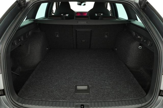 Skoda Octavia Combi 2.0 TSI 195 kW RS DSG, AHK, Navi, Matrix, Canton, Side, Winter, 5 J.-Garantie 