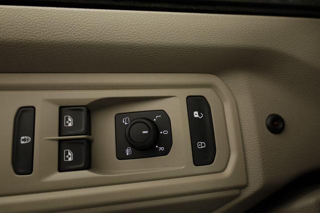 Volkswagen T7 Multivan eHybrid 4M Business L&Uuml;, 7-Sitzer, AHK, IQ.Light, easyOpen, Navi, 5-J Garantie 