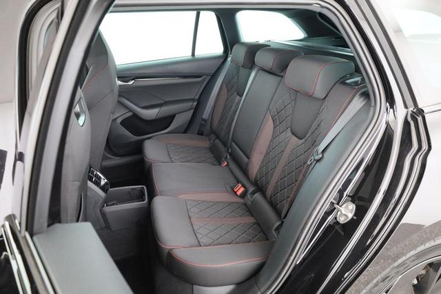 Skoda Octavia Combi 2.0 TSI 195 kW RS DSG, Pano, Standheizung, AHK, Navi, Matrix, Canton, Side, Winter, 5 J.-Garantie 