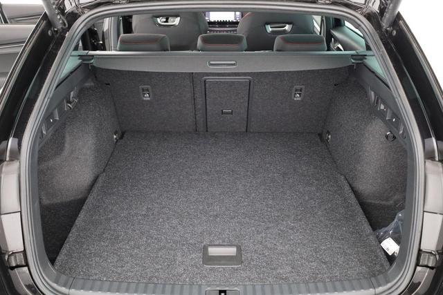 Skoda Octavia Combi 2.0 TSI 195 kW RS DSG, Pano, Standheizung, AHK, Navi, Matrix, Canton, Side, Winter, 5 J.-Garantie 