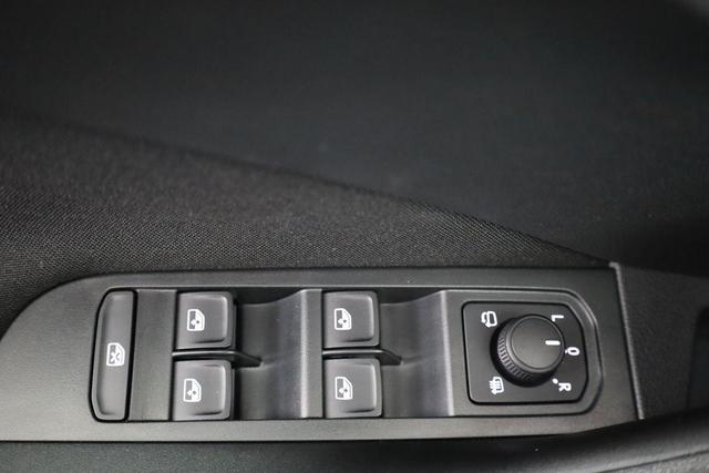 Skoda Kamiq Selection 1.0 TSI DSG Selection, AHK, Matrix, Kamera, Ladeboden, Winter, 16-Zoll 