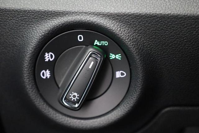 Skoda Kamiq Selection 1.0 TSI DSG Selection, AHK, Matrix, Kamera, Ladeboden, Winter, 16-Zoll 