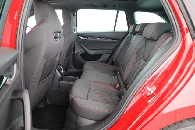 Skoda Octavia Combi 2.0 TSI 195 kW RS DSG, Pano, AHK, Navi, Matrix, Side, Winter, 5 J.-Garantie 