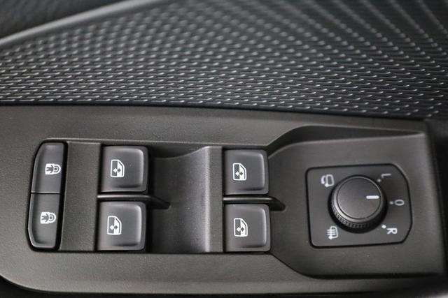 Skoda Octavia Combi 2.0 TSI 195 kW RS DSG, Pano, Standheizung, AHK, Navi, Matrix, Canton, Side, Winter, 5 J.-Garantie 