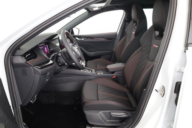 Skoda Octavia Combi 2.0 TSI 195 kW RS DSG, Pano, Standheizung, AHK, Navi, Matrix, Canton, Side, Winter, 5 J.-Garantie 