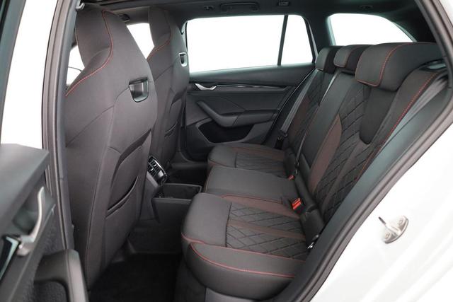 Skoda Octavia Combi 2.0 TSI 195 kW RS DSG, Pano, Standheizung, AHK, Navi, Matrix, Canton, Side, Winter, 5 J.-Garantie 