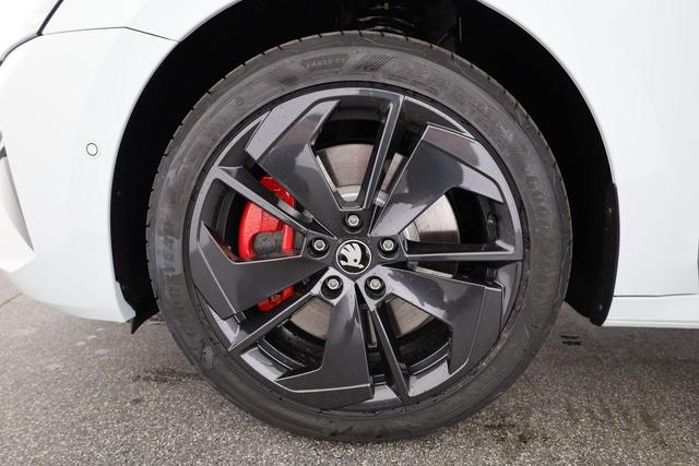 Skoda Octavia Combi 2.0 TSI 195 kW RS DSG, Pano, Standheizung, AHK, Navi, Matrix, Canton, Side, Winter, 5 J.-Garantie 
