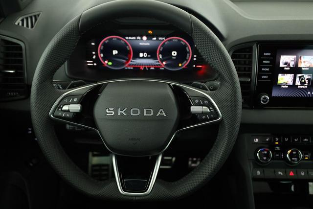 Skoda Karoq Sportline 4x4 2.0 TSI DSG Sportline, Pano, AHK, Navi, Matrix, Side, Winter, 5 J.-Garantie 