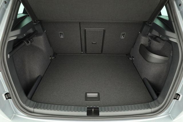 Skoda Karoq Sportline 4x4 2.0 TSI DSG Sportline, Pano, AHK, Navi, Matrix, Side, Winter, 5 J.-Garantie 