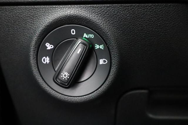 Skoda Karoq Sportline 4x4 2.0 TSI DSG Sportline, Pano, AHK, Navi, Matrix, Side, Winter, 5 J.-Garantie 