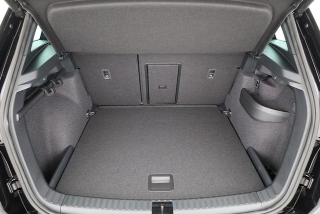 Skoda Karoq Sportline 4x4 2.0 TSI DSG Sportline, Pano, AHK, Navi, Matrix, Side, Winter, 5 J.-Garantie 