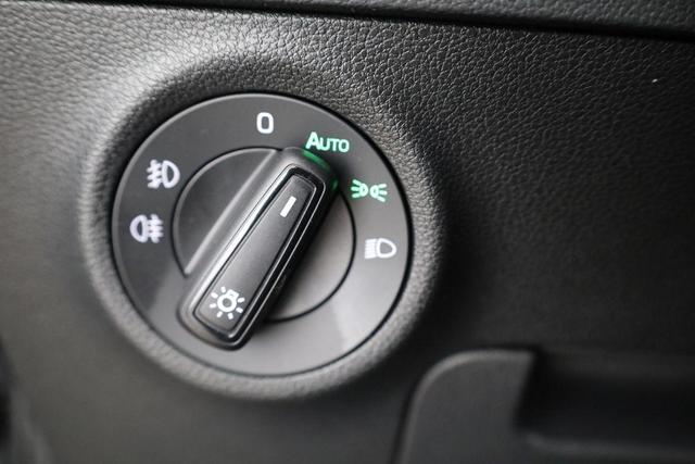 Skoda Karoq Selection 1.5 TSI DSG Selection, AHK, Navi, LED, Kamera, Winter, el. Klappe, Ladeboden, 4 J.-Garantie 