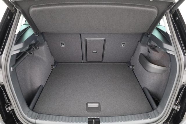 Skoda Karoq Selection 1.5 TSI DSG Selection, AHK, Navi, LED, Kamera, Winter, el. Klappe, Ladeboden, 4 J.-Garantie 