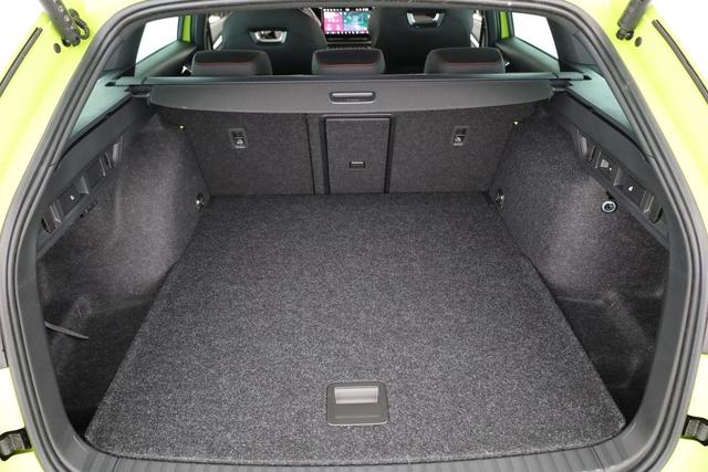 Skoda Octavia Combi 2.0 TSI 195 kW RS DSG, AHK, Navi, Matrix, Canton, Side, Winter, 5 J.-Garantie 