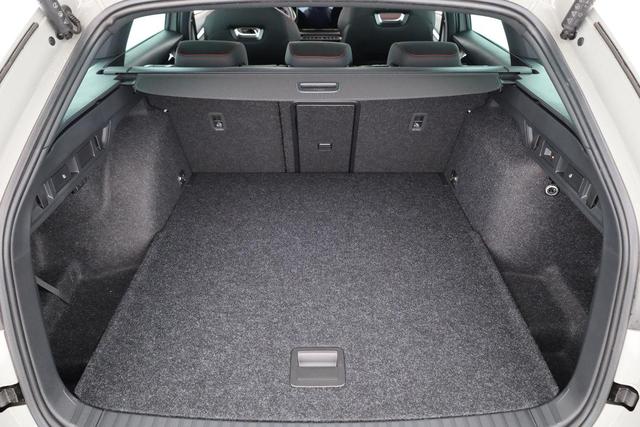 Skoda Octavia Combi 2.0 TSI 195 kW RS DSG, Pano, Standheizung, AHK, Navi, Matrix, Sound, Side, Winter, 5 J.-Garantie 