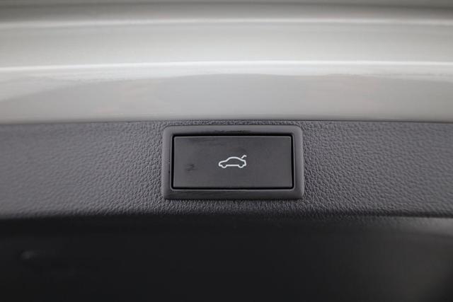 Skoda Octavia Combi 2.0 TSI 195 kW RS DSG, Pano, Standheizung, AHK, Navi, Matrix, Sound, Side, Winter, 5 J.-Garantie 