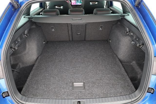 Skoda Octavia Combi 2.0 TSI 195 kW RS DSG, Pano, Standheizung, AHK, Navi, Matrix, Canton, Side, Winter, 5 J.-Garantie 
