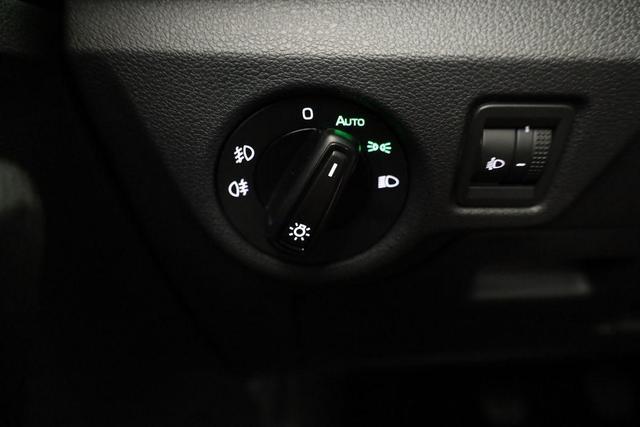 Skoda Kamiq Selection 1.5 TSI Selection, AHK, LED, Kamera, Winter, Ladeboden, 16-Zoll, 4 J.-Garantie 