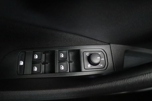Skoda Kamiq Selection 1.0 TSI DSG Selection, Matrix, Kamera, Ladeboden, Winter, 16-Zoll 