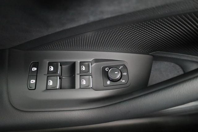 Volkswagen Passat Variant 2.0 TDI 142 kW 4Motion R-Line DSG 4M R-LINE, Pano, AHK, IQ.Light, HUD, 19-Zoll, AreaView, Navi, Side 