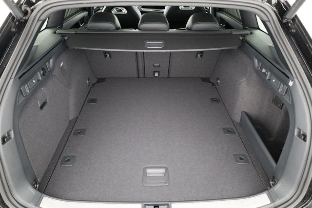 Volkswagen Passat Variant 2.0 TDI 142 kW 4Motion R-Line DSG 4M R-LINE, Pano, AHK, IQ.Light, HUD, 19-Zoll, AreaView, Navi, Side 