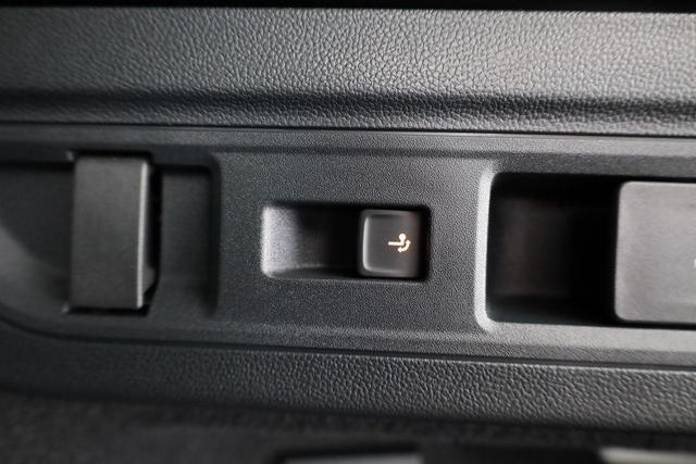 Volkswagen Passat Variant 2.0 TDI 142 kW 4Motion R-Line DSG 4M R-LINE, Pano, AHK, IQ.Light, HUD, 19-Zoll, AreaView, Navi, Side 