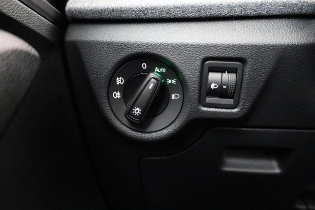 Skoda Kamiq Selection 1.5 TSI DSG Selection, AHK, LED, Kamera, Ladeboden, Winter, 16-Zoll 