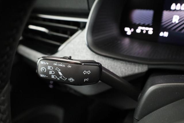 Skoda Kamiq Selection 1.5 TSI DSG Selection, AHK, LED, Kamera, Ladeboden, Winter, 16-Zoll 