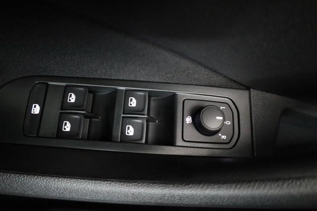 Skoda Kamiq Selection 1.5 TSI Selection, LED, Kamera, Ladeboden, Winter 