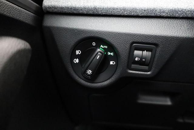 Skoda Kamiq Selection 1.5 TSI Selection, AHK, LED, Kamera, Ladeboden, Winter 