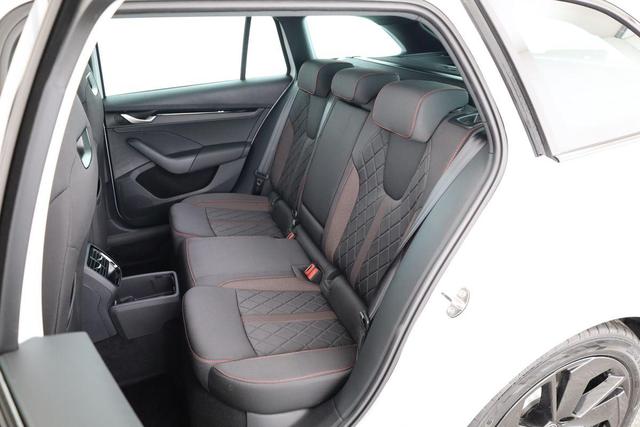 Skoda Octavia Combi 2.0 TSI 195 kW RS DSG, Pano, AHK, Navi, Matrix, Side, Winter, 5 J.-Garantie 