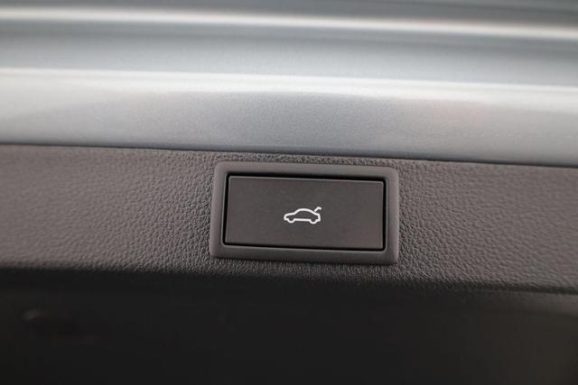 Skoda Octavia Combi 2.0 TSI 195 kW RS DSG, Pano, Standheizung, AHK, Navi, Matrix, Canton, Side, Winter, 5 J.-Garantie 