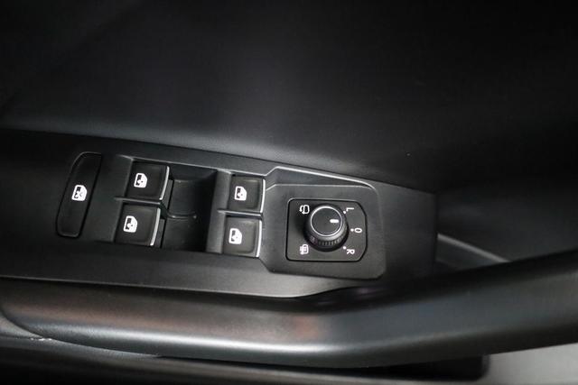 Volkswagen T-Cross 1.5 TSI 110 kW R-Line DSG R-Line, AHK, IQ.Light, Navi, Side, Kamera, Winter, 18-Zoll 