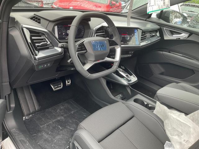Audi Q4 e-tron - 45 basis quattro S-LINE quattro, AHK, Navi, Matrix, Side, Kamera, el. Klappe, Winter. 20-Zoll