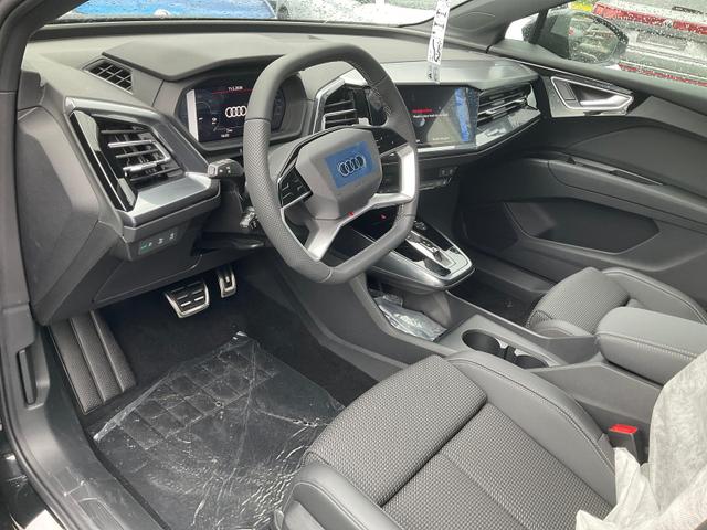 Audi Q4 e-tron - 45 basis quattro S-LINE quattro, AHK, Navi, Matrix, Komfort, Side, Kamera, el. Klappe, Winter. 20-Zoll
