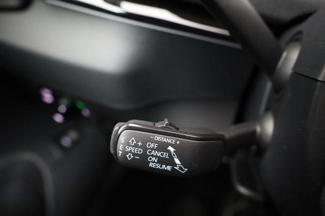 Skoda Karoq Sportline 1.5 TSI DSG Sportline, Pano, AHK, Navi, CANTON, Matrix, AreaView, Side, FS-beheizbar 