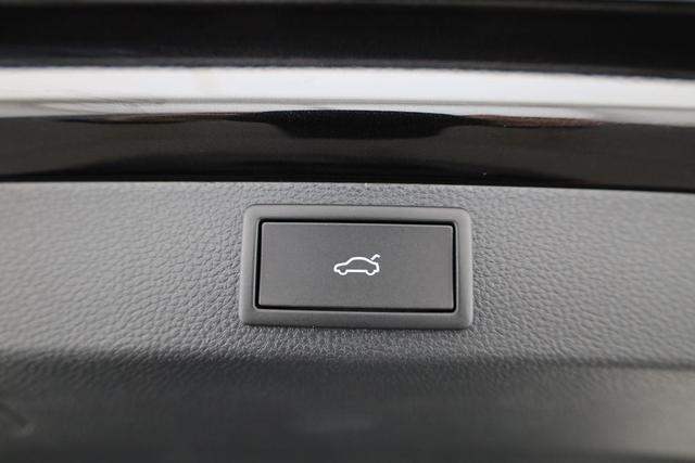 Skoda Karoq Sportline 1.5 TSI DSG Sportline, Pano, AHK, Navi, CANTON, Matrix, AreaView, Side, FS-beheizbar 