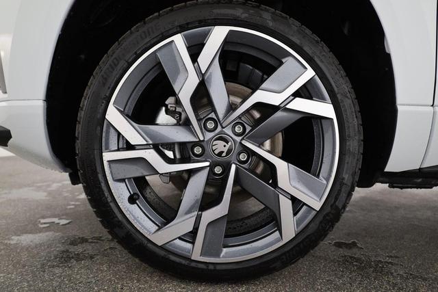 Skoda Karoq Sportline 1.5 TSI DSG Sportline, Pano, AHK, Navi, Matrix, Side, Winter, 5 J.-Garantie 