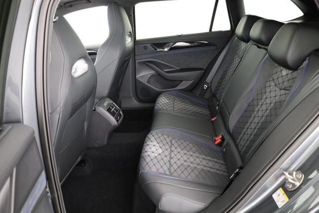 Volkswagen Passat Variant 2.0 TDI 142 kW 4Motion R-Line DSG 4M R-LINE, Pano, AHK, IQ.Light, HUD, 19-Zoll, AreaView, Navi, Side 