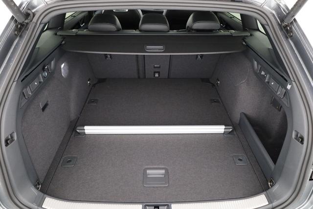 Volkswagen Passat Variant 2.0 TDI 142 kW 4Motion R-Line DSG 4M R-LINE, Pano, AHK, IQ.Light, HUD, 19-Zoll, AreaView, Navi, Side 