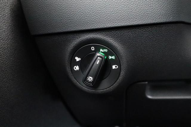 Skoda Karoq Sportline 1.5 TSI DSG Sportline, AHK, Navi, CANTON, Matrix, AreaView, Side, FS-beheizbar, 5-J. Garantie 
