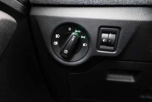 Skoda Kamiq Selection 1.5 TSI Selection, AHK, LED, Kamera, Ladeboden, Winter 