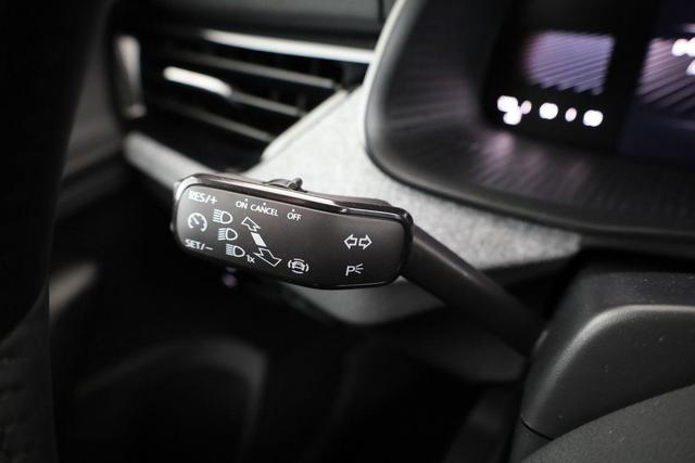Skoda Kamiq Selection 1.5 TSI Selection, AHK, LED, Kamera, Ladeboden, Winter 